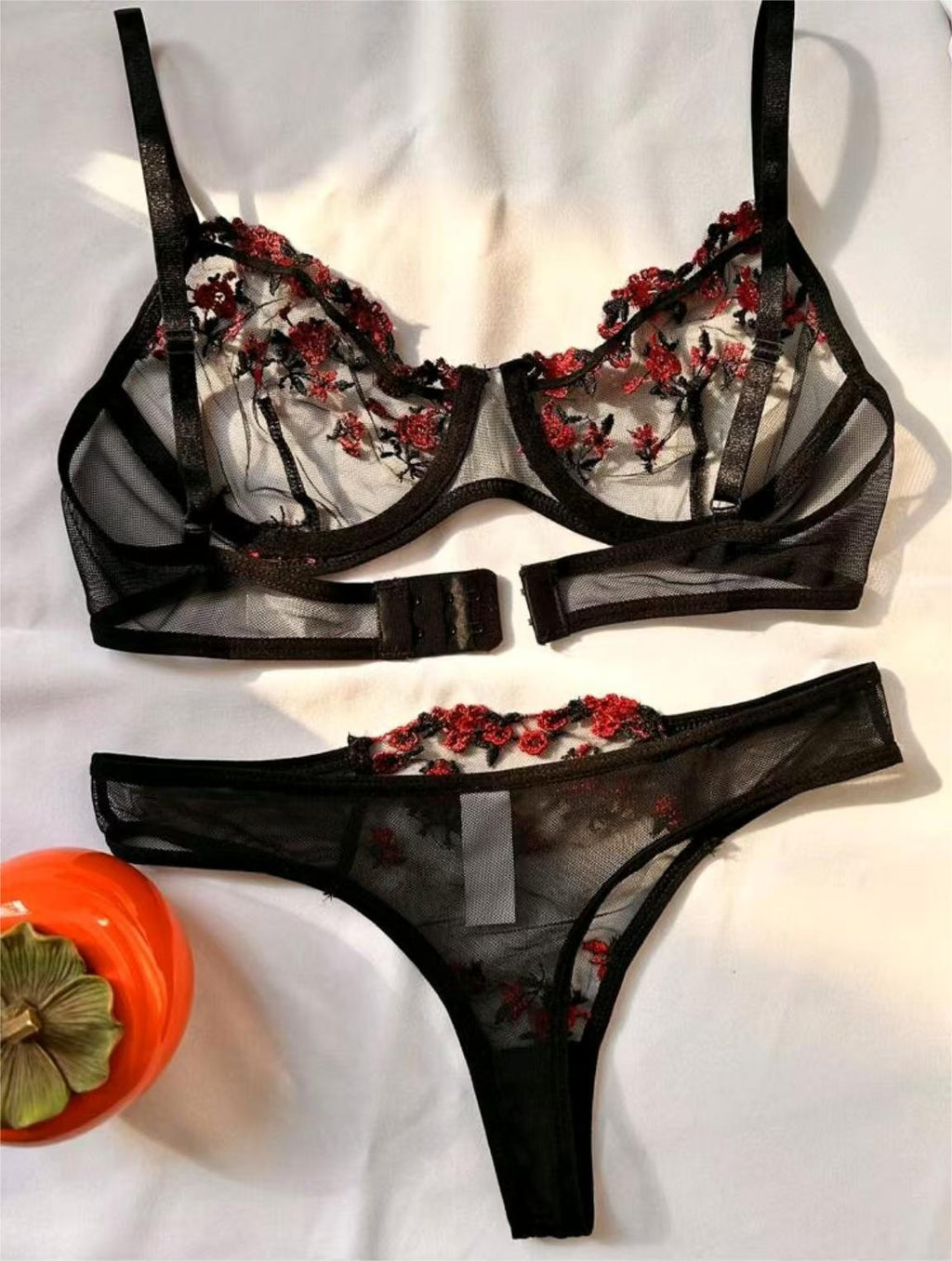 Ensemble deux pièces de lingerie transparente
