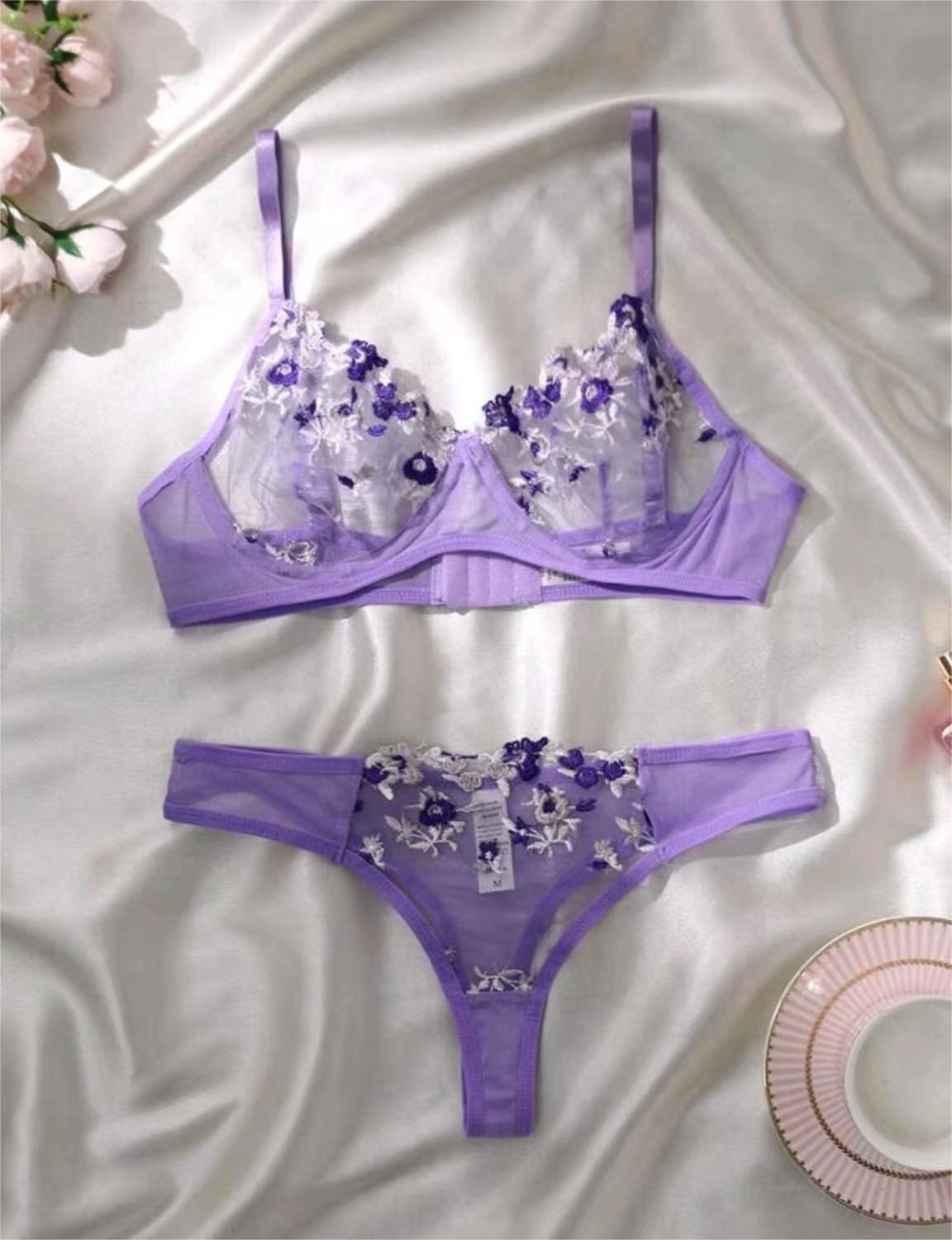 Ensemble deux pièces de lingerie transparente